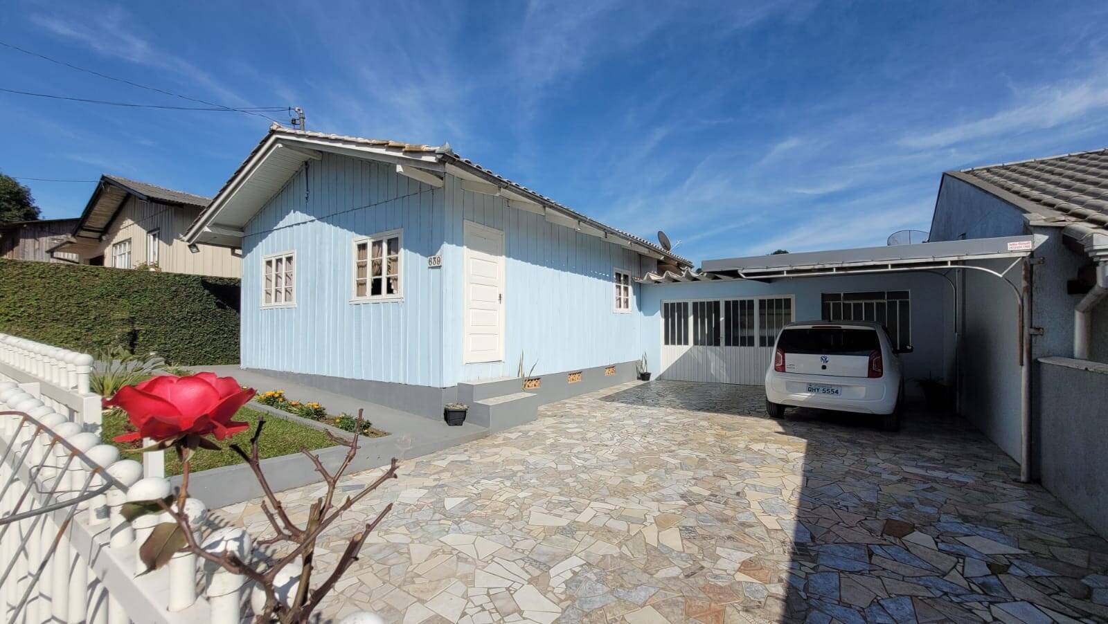 Casa à venda com 3 quartos, 142m² - Foto 1