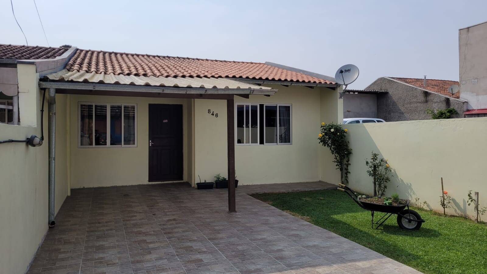 Casa à venda com 2 quartos, 80m² - Foto 1