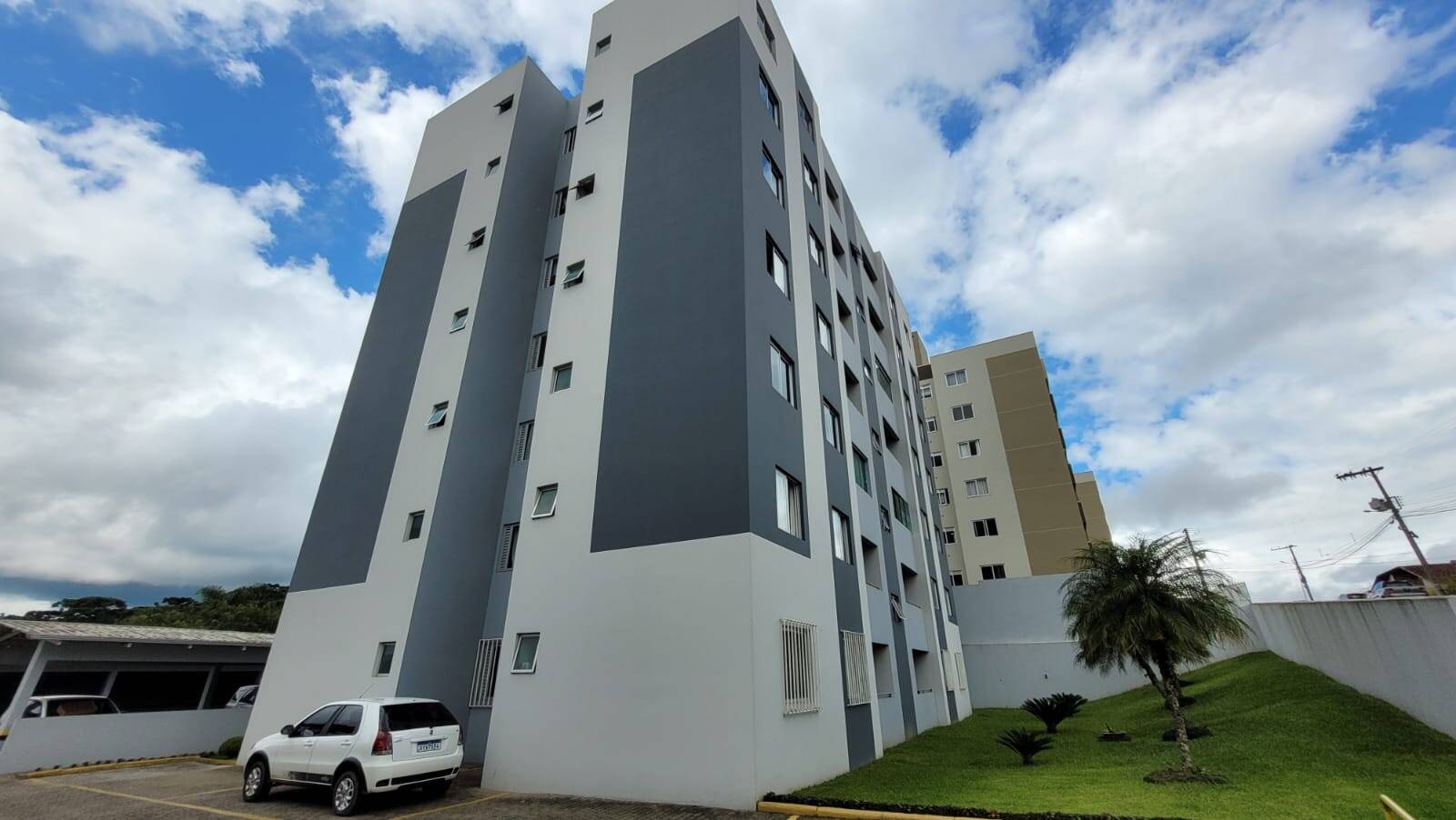 Apartamento à venda com 2 quartos, 69m² - Foto 2