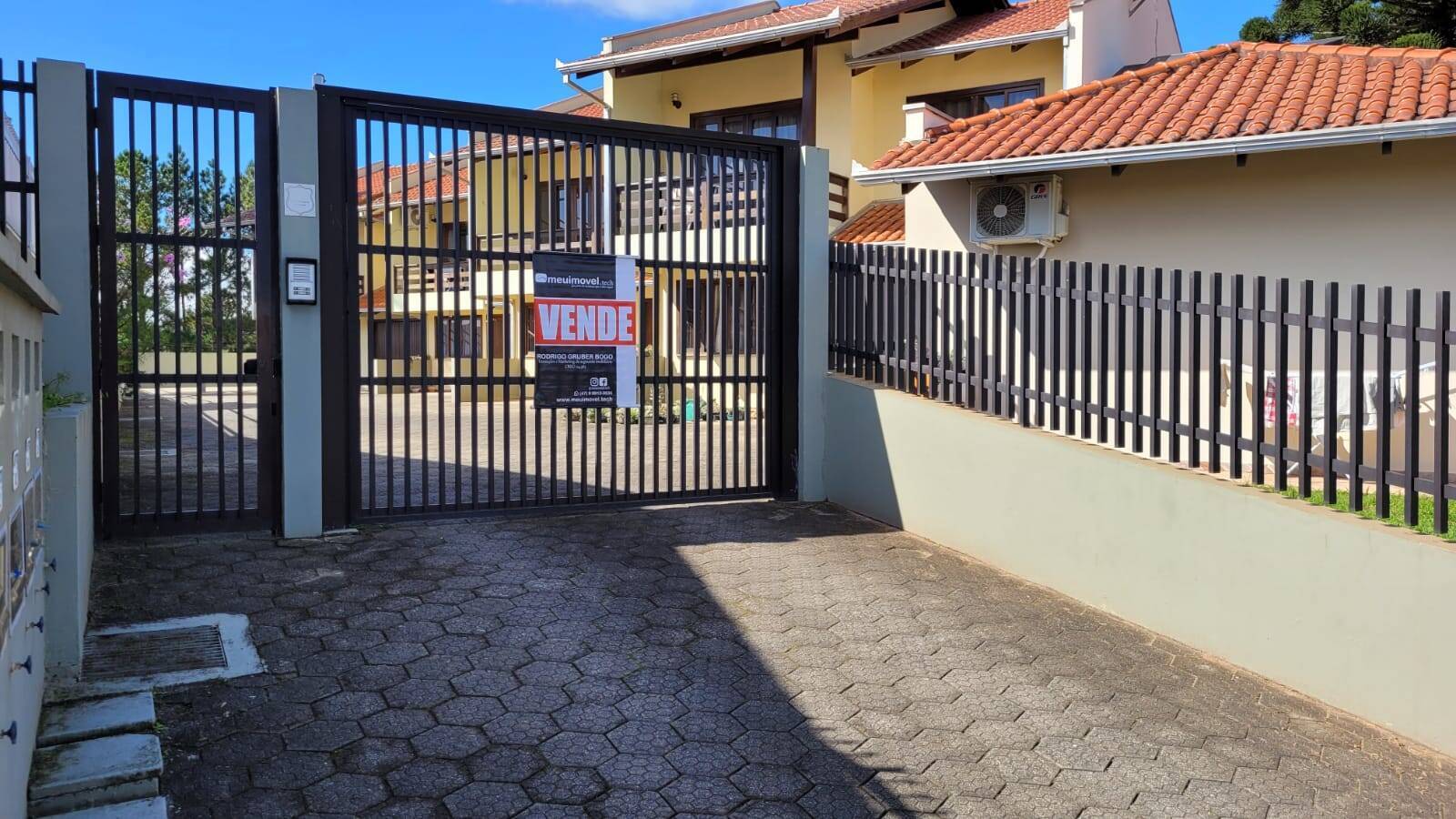 Casa à venda com 3 quartos, 140m² - Foto 2